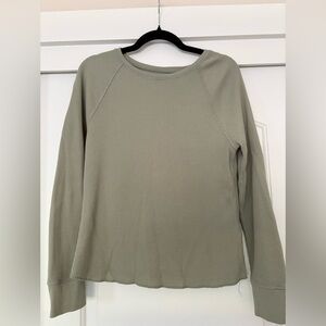 Everlane Slim Fit crew in Cozy Waffle